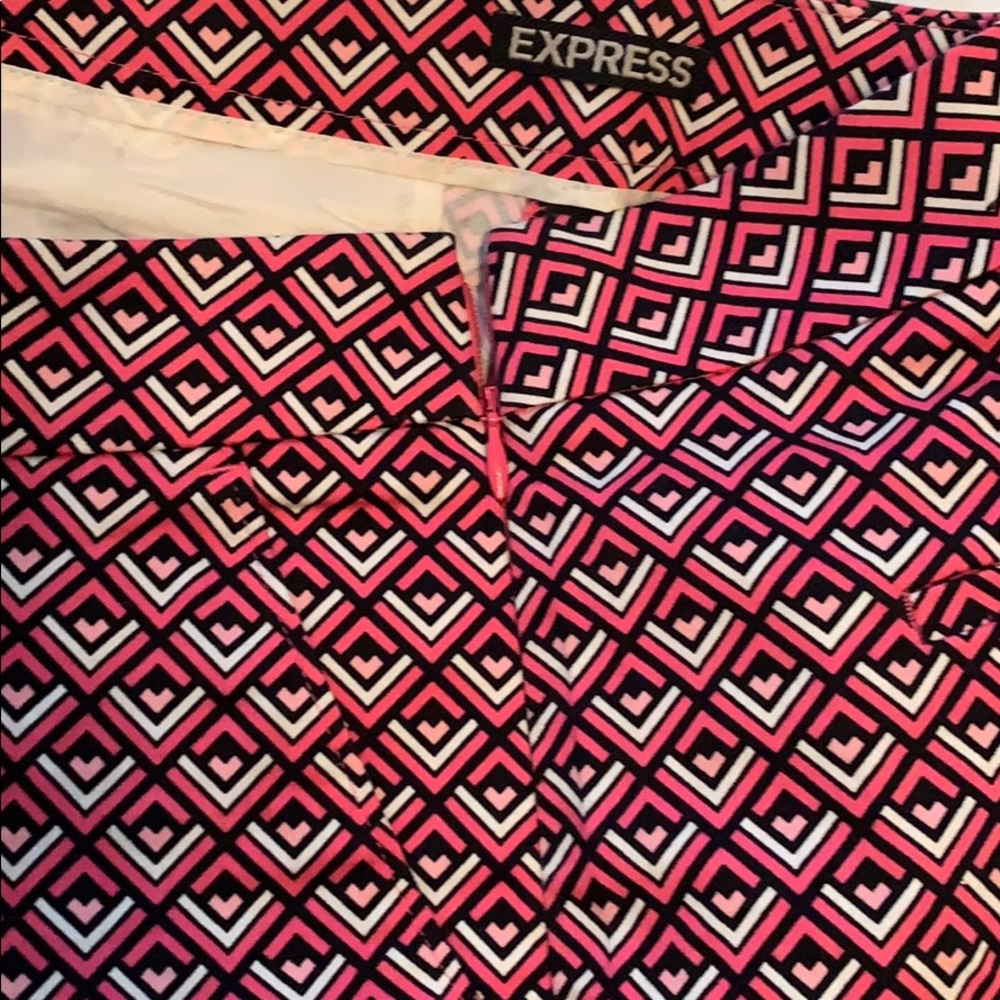 Express patterned shorts - Picture 3 of 3